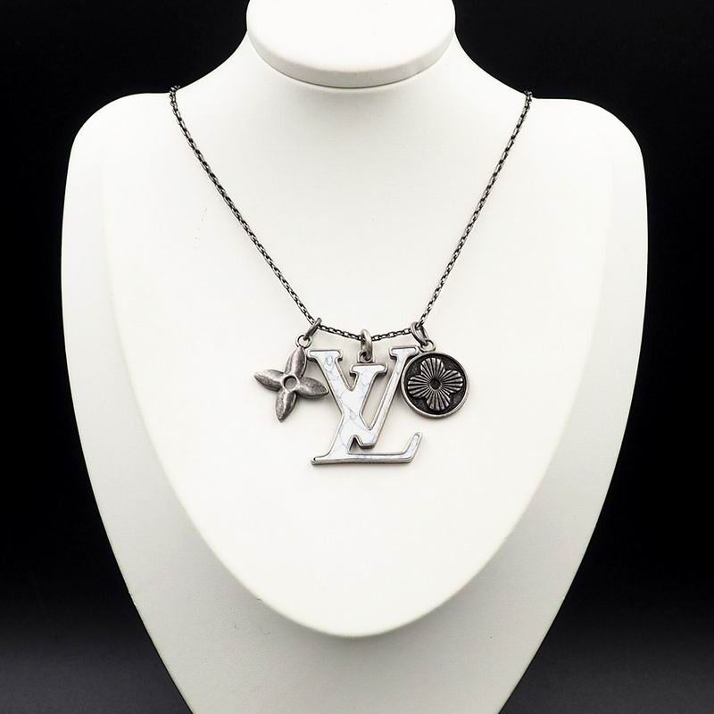 LV Necklace 03lyr652